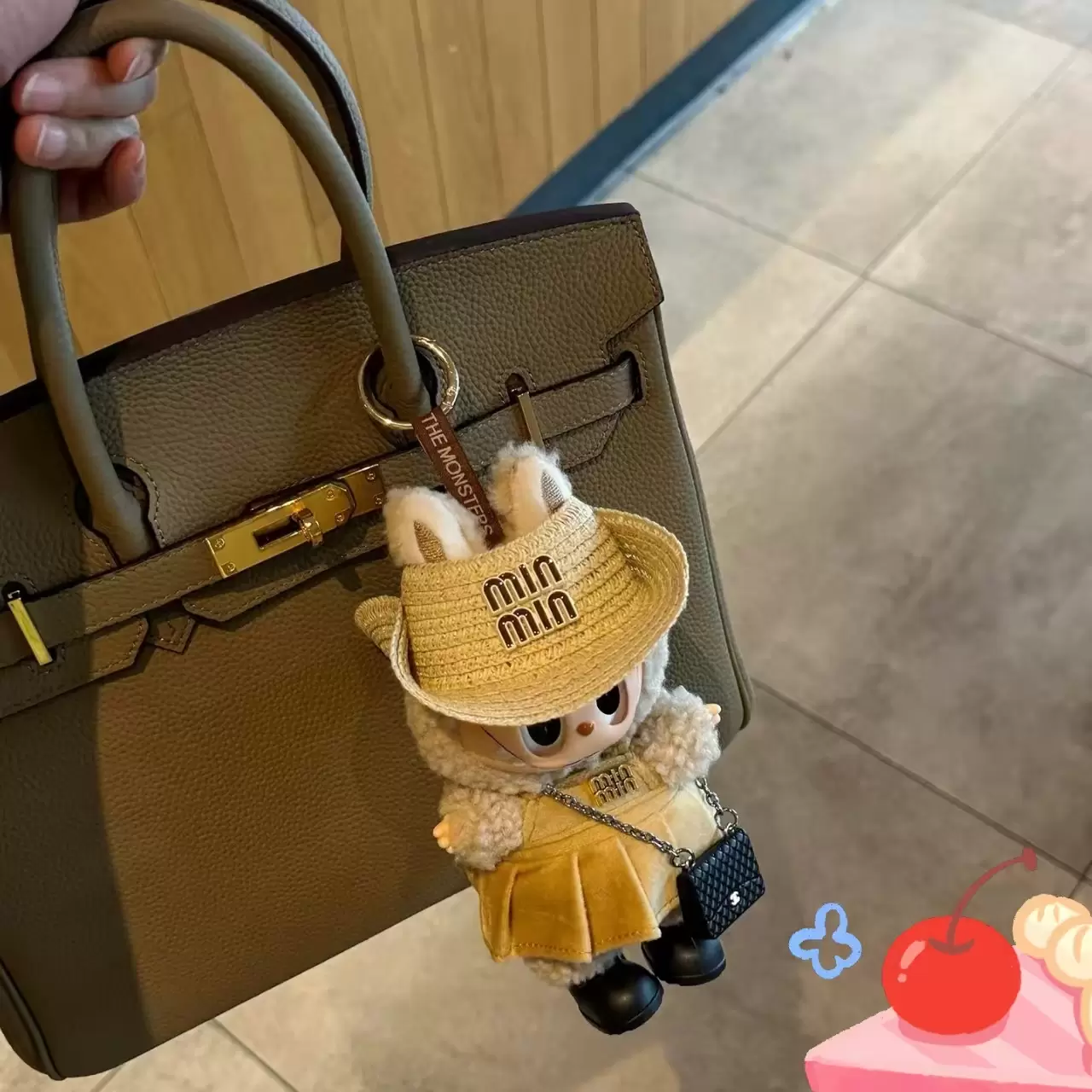 Straw hat shoulder bag clothing